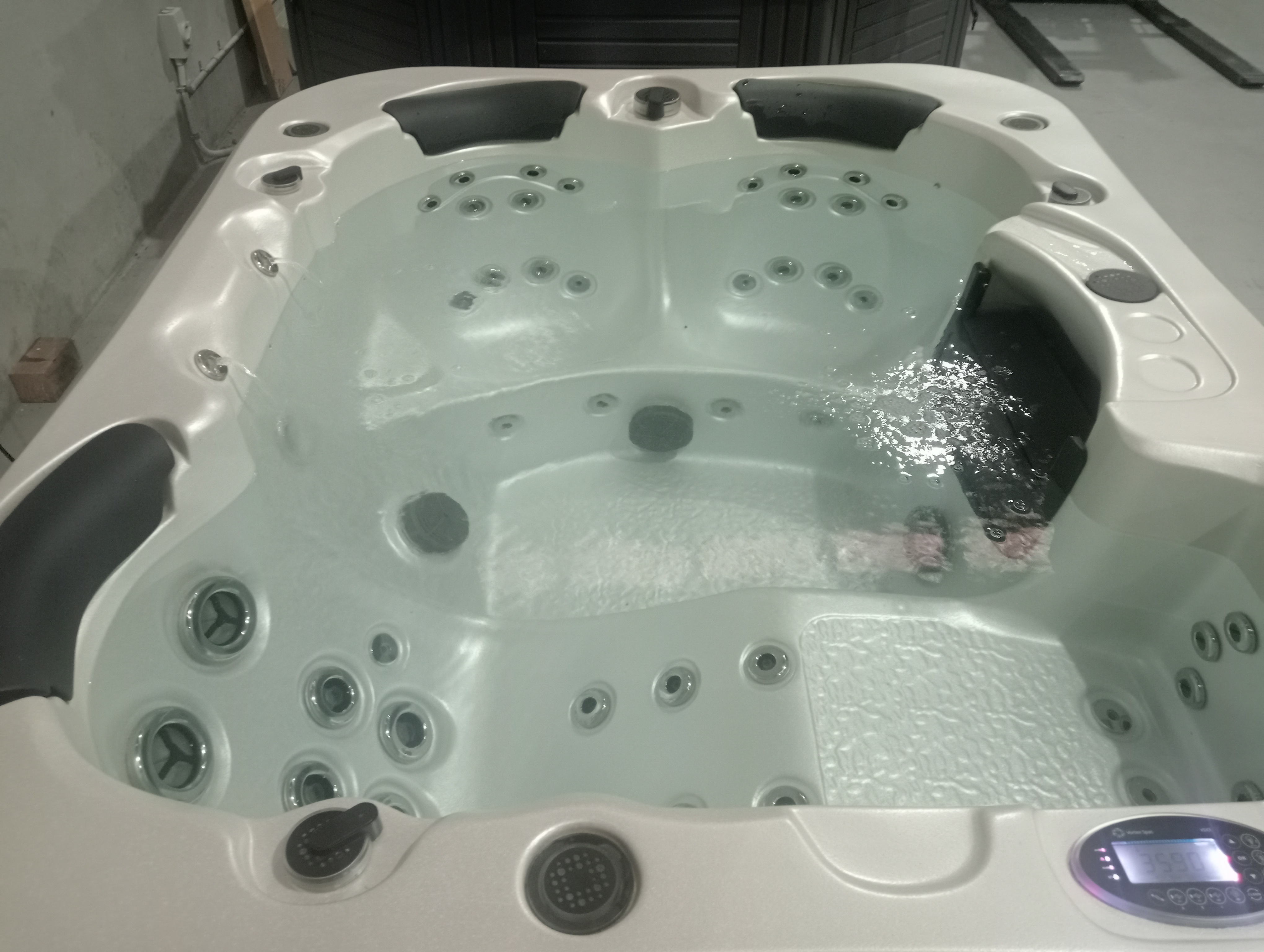 Vortex 3 Seater Spa